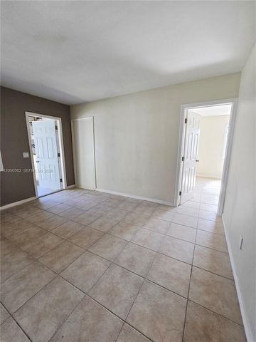 724 SW 7th Ter 1-2, Hallandale Beach, FL 33009