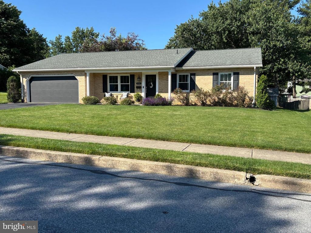 1166 MARILYN AVE, Ephrata, PA 17522
