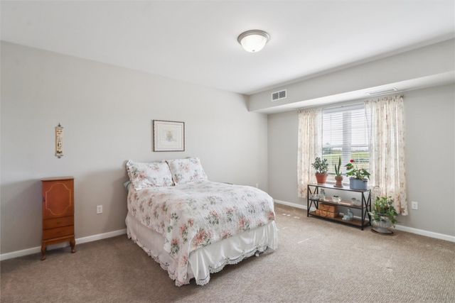 3550 Stone Creek CIR SW 313, Cedar Rapids, IA 52404