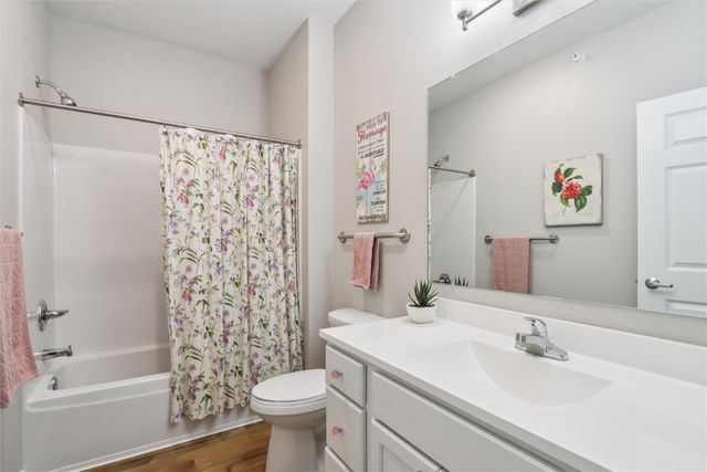 3550 Stone Creek CIR SW 313, Cedar Rapids, IA 52404