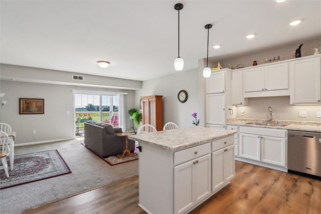 3550 Stone Creek CIR SW 313, Cedar Rapids, IA 52404