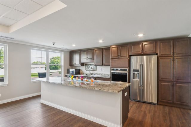 3550 Stone Creek CIR SW 313, Cedar Rapids, IA 52404