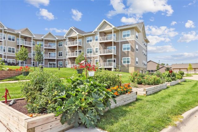 3550 Stone Creek CIR SW 313, Cedar Rapids, IA 52404