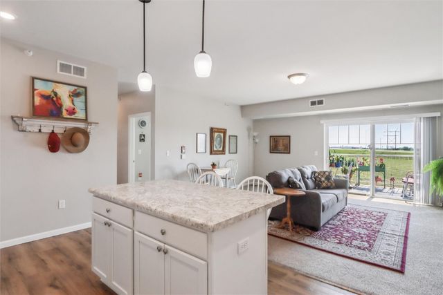 3550 Stone Creek CIR SW 313, Cedar Rapids, IA 52404