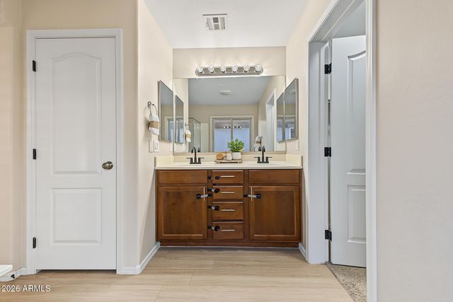 3881 E GIDEON Way, Gilbert, AZ 85296