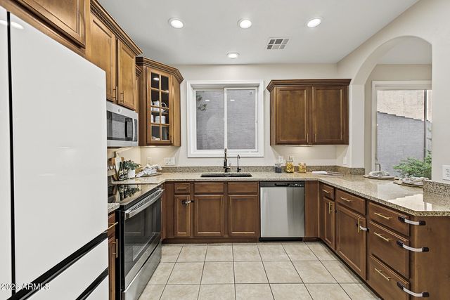 3881 E GIDEON Way, Gilbert, AZ 85296