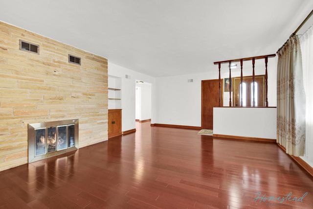 4630 W Anthony DRIVE, Greenfield, WI 53219