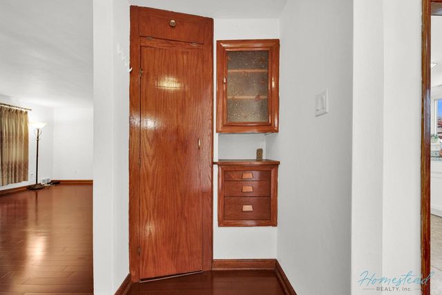 4630 W Anthony DRIVE, Greenfield, WI 53219