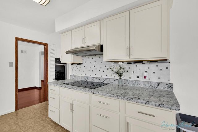 4630 W Anthony DRIVE, Greenfield, WI 53219