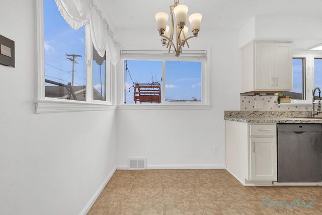 4630 W Anthony DRIVE, Greenfield, WI 53219