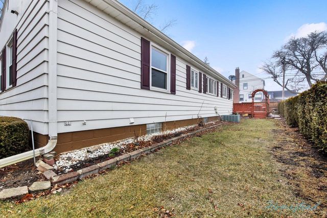 4630 W Anthony DRIVE, Greenfield, WI 53219