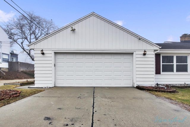 4630 W Anthony DRIVE, Greenfield, WI 53219