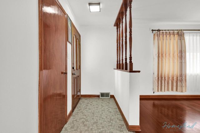 4630 W Anthony DRIVE, Greenfield, WI 53219