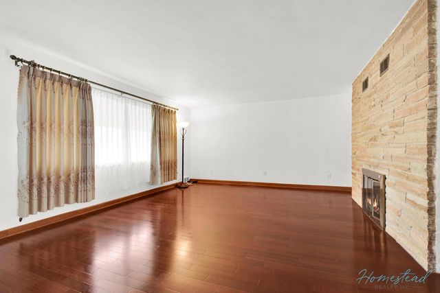 4630 W Anthony DRIVE, Greenfield, WI 53219