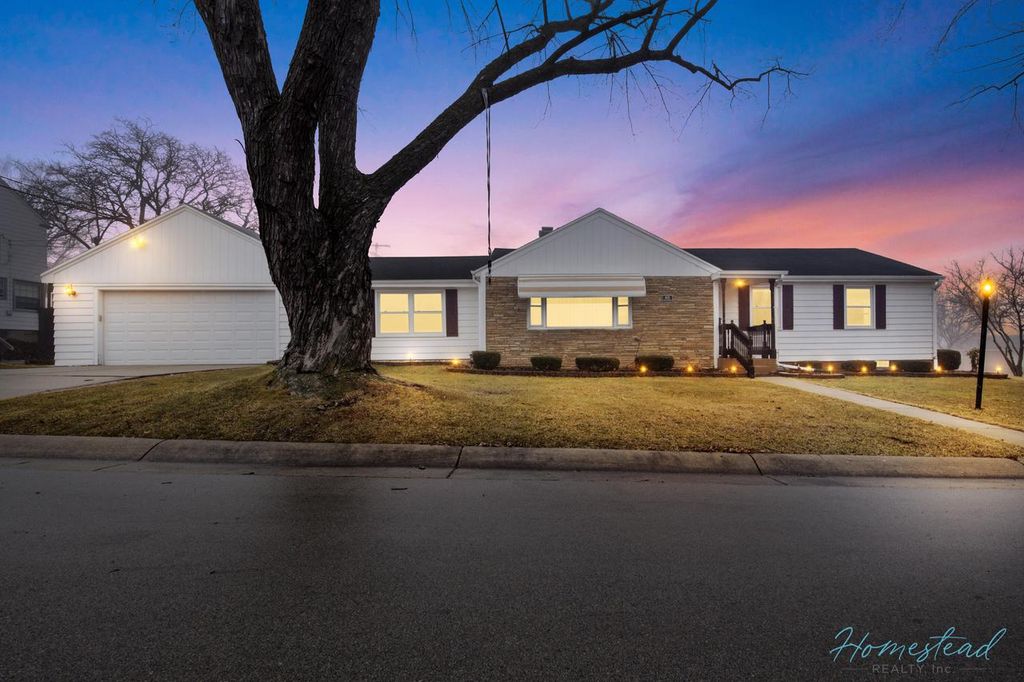 4630 W Anthony DRIVE, Greenfield, WI 53219