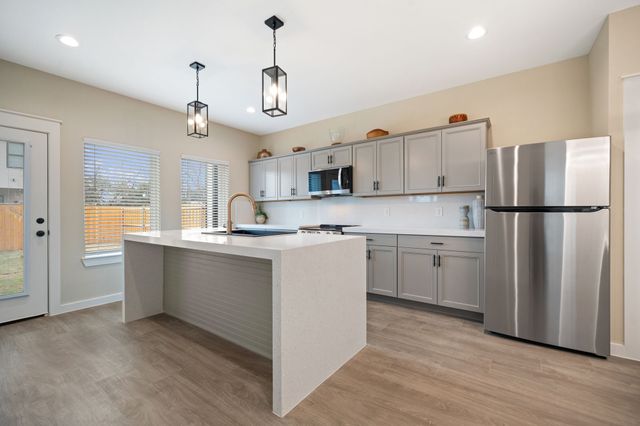 2526 Peabody, Dallas, TX 75215