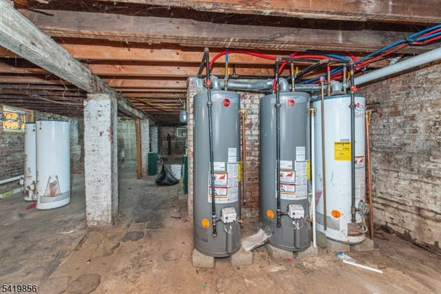 303 S 11Th St, Newark City, NJ 07103