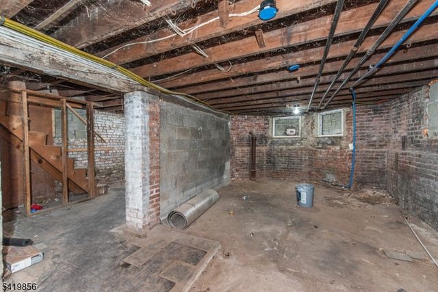 303 S 11Th St, Newark City, NJ 07103