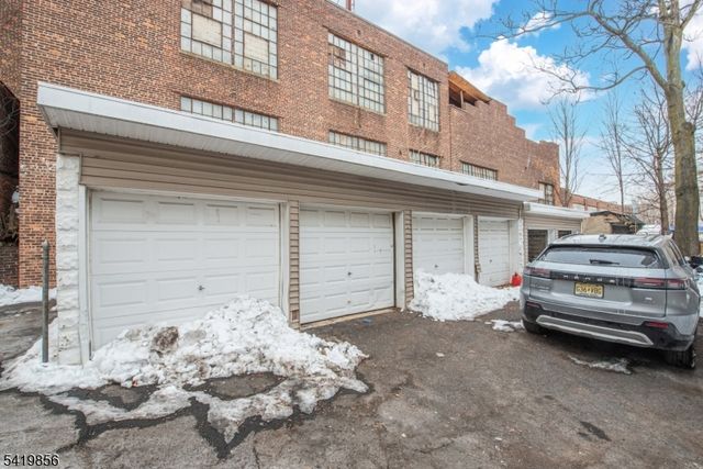 303 S 11Th St, Newark City, NJ 07103