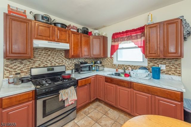 303 S 11Th St, Newark City, NJ 07103