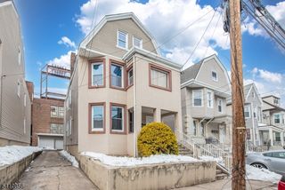 303 S 11Th St, Newark City, NJ 07103
