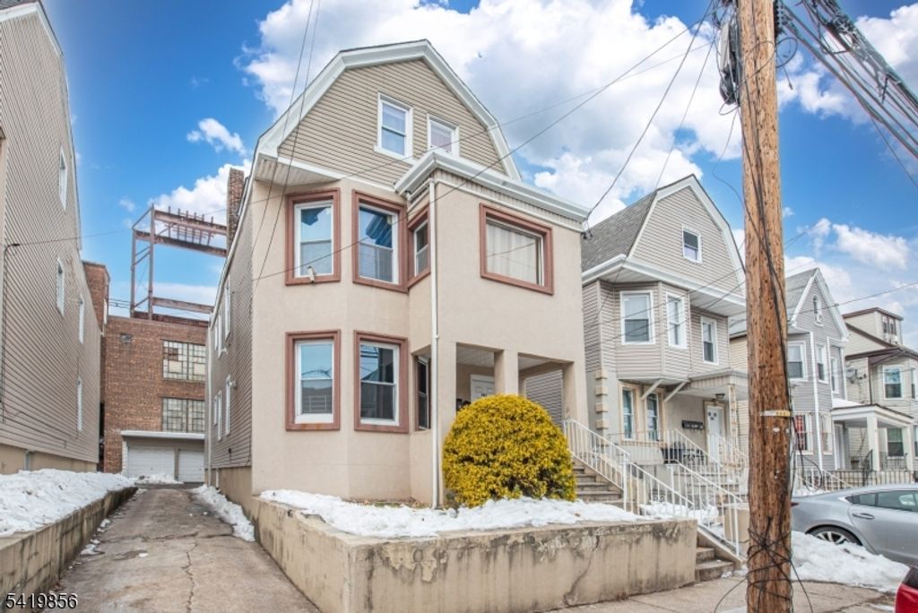 303 S 11Th St, Newark City, NJ 07103