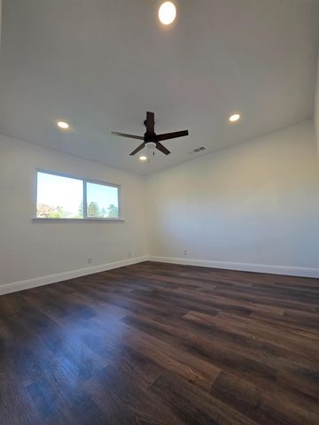 10042 Freesia Ave, Stockton, CA 95212