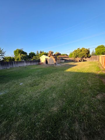 10042 Freesia Ave, Stockton, CA 95212