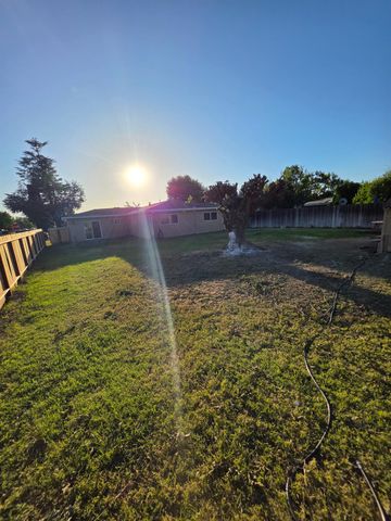 10042 Freesia Ave, Stockton, CA 95212