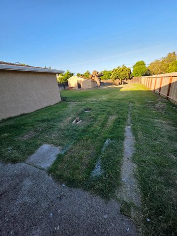 10042 Freesia Ave, Stockton, CA 95212
