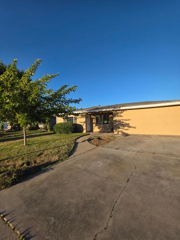 10042 Freesia Ave, Stockton, CA 95212