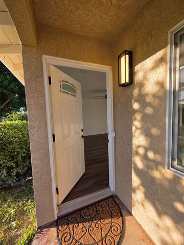 10042 Freesia Ave, Stockton, CA 95212