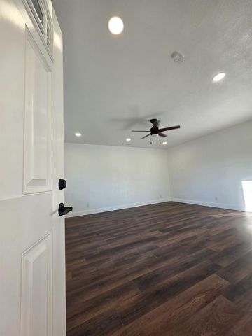 10042 Freesia Ave, Stockton, CA 95212
