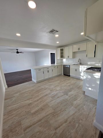 10042 Freesia Ave, Stockton, CA 95212