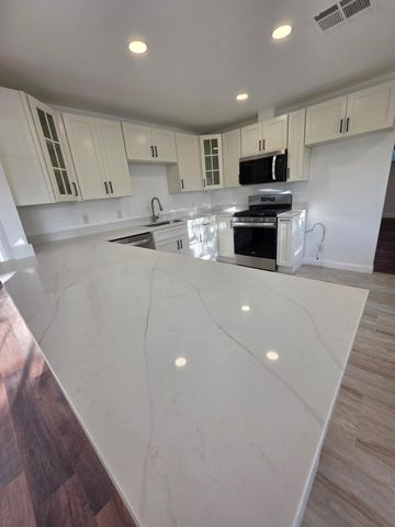10042 Freesia Ave, Stockton, CA 95212