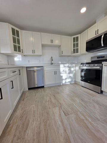 10042 Freesia Ave, Stockton, CA 95212