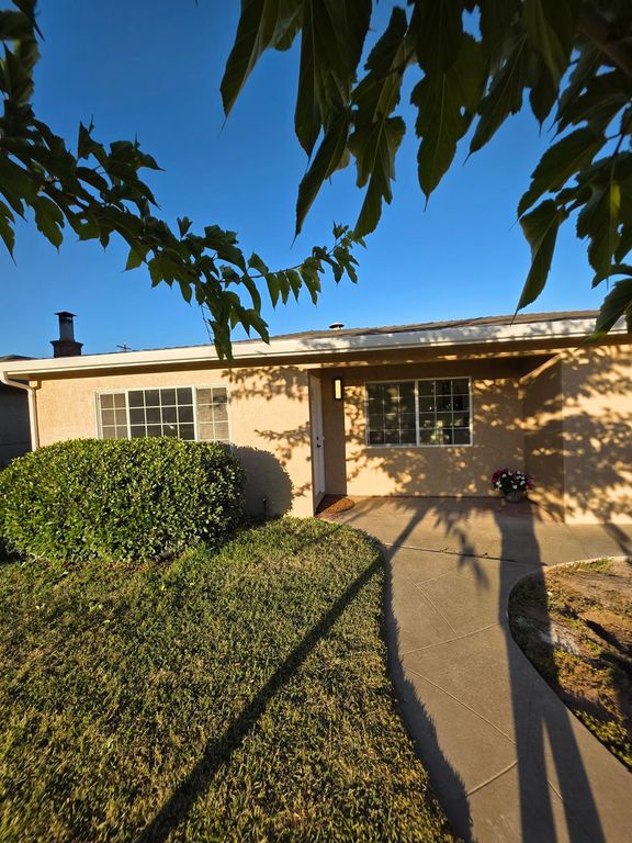 10042 Freesia Ave, Stockton, CA 95212