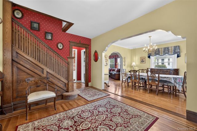 114 Roosevelt Street, Garden City, NY 11530