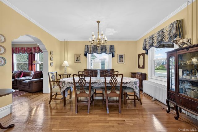114 Roosevelt Street, Garden City, NY 11530