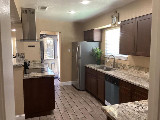 3245 Wemberley Dr, Sacramento, CA 95864