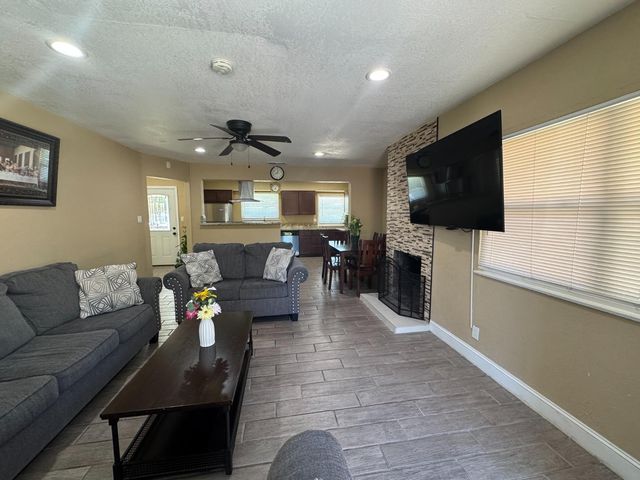 3245 Wemberley Dr, Sacramento, CA 95864