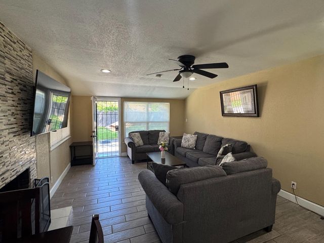 3245 Wemberley Dr, Sacramento, CA 95864