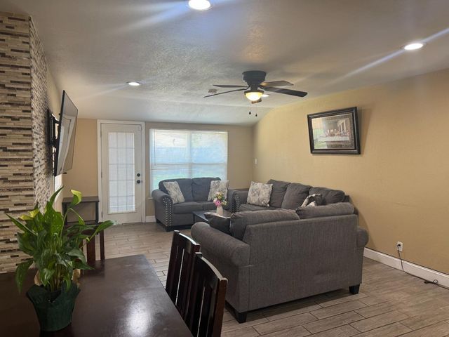 3245 Wemberley Dr, Sacramento, CA 95864