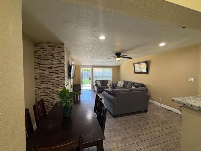 3245 Wemberley Dr, Sacramento, CA 95864