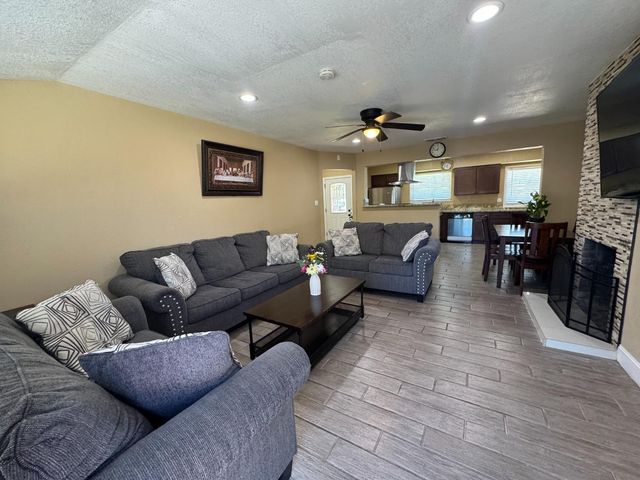 3245 Wemberley Dr, Sacramento, CA 95864