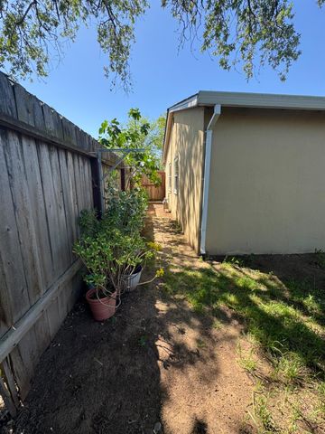 3245 Wemberley Dr, Sacramento, CA 95864