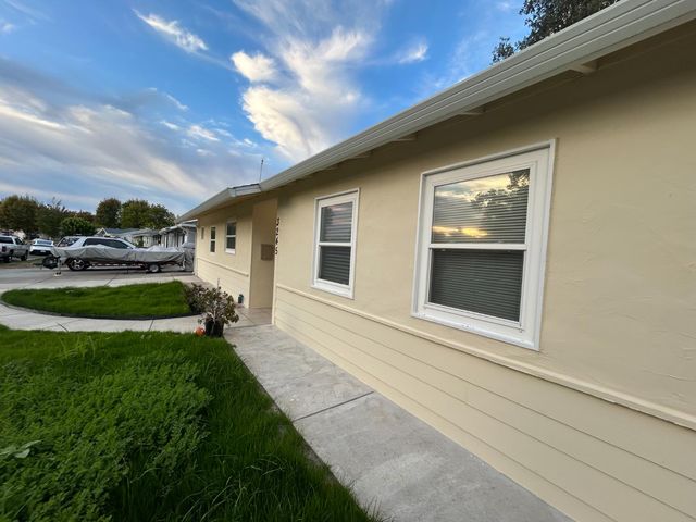 3245 Wemberley Dr, Sacramento, CA 95864