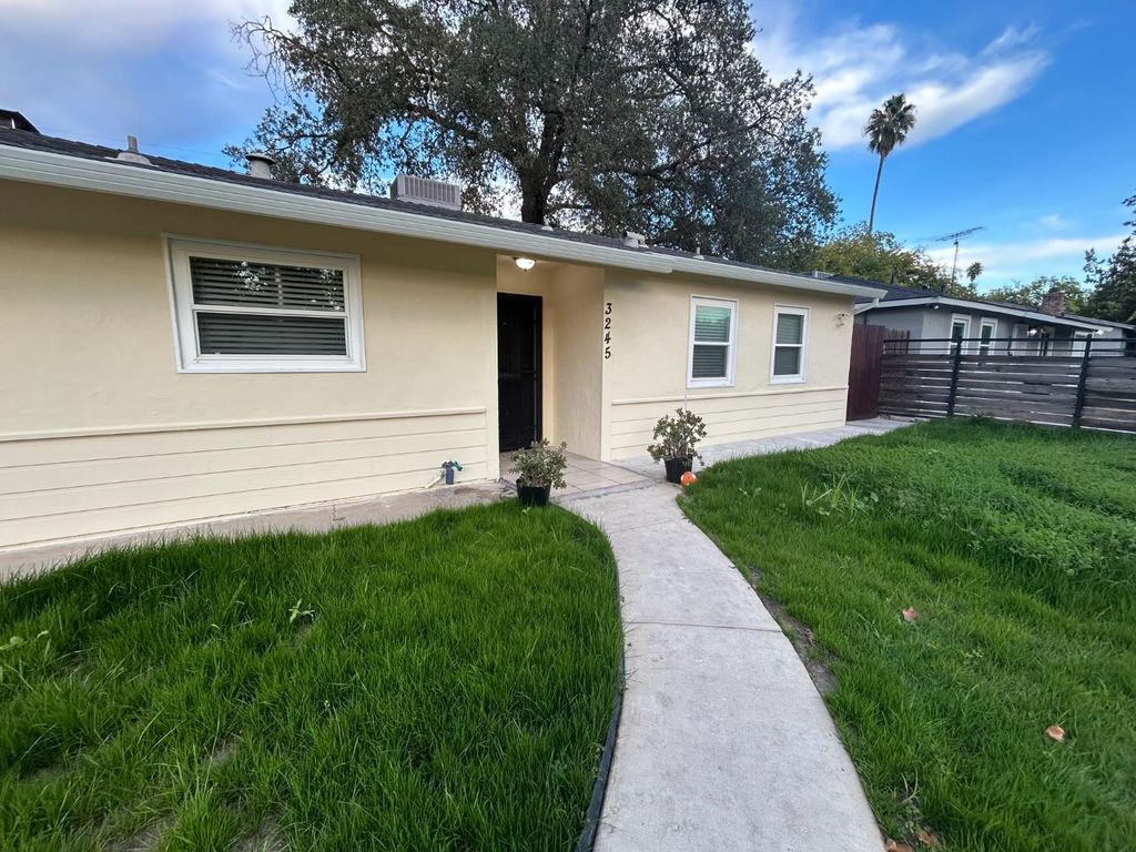 3245 Wemberley Dr, Sacramento, CA 95864