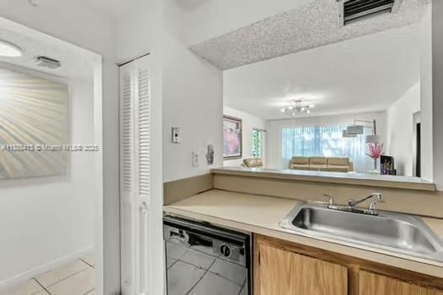 15430 SW 82nd Ln 625, Miami, FL 33193