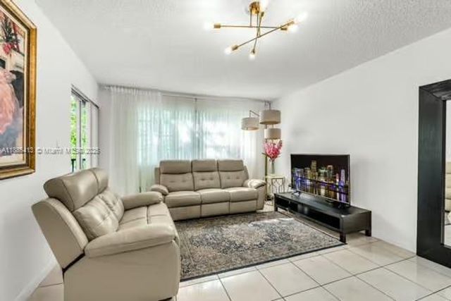 15430 SW 82nd Ln 625, Miami, FL 33193